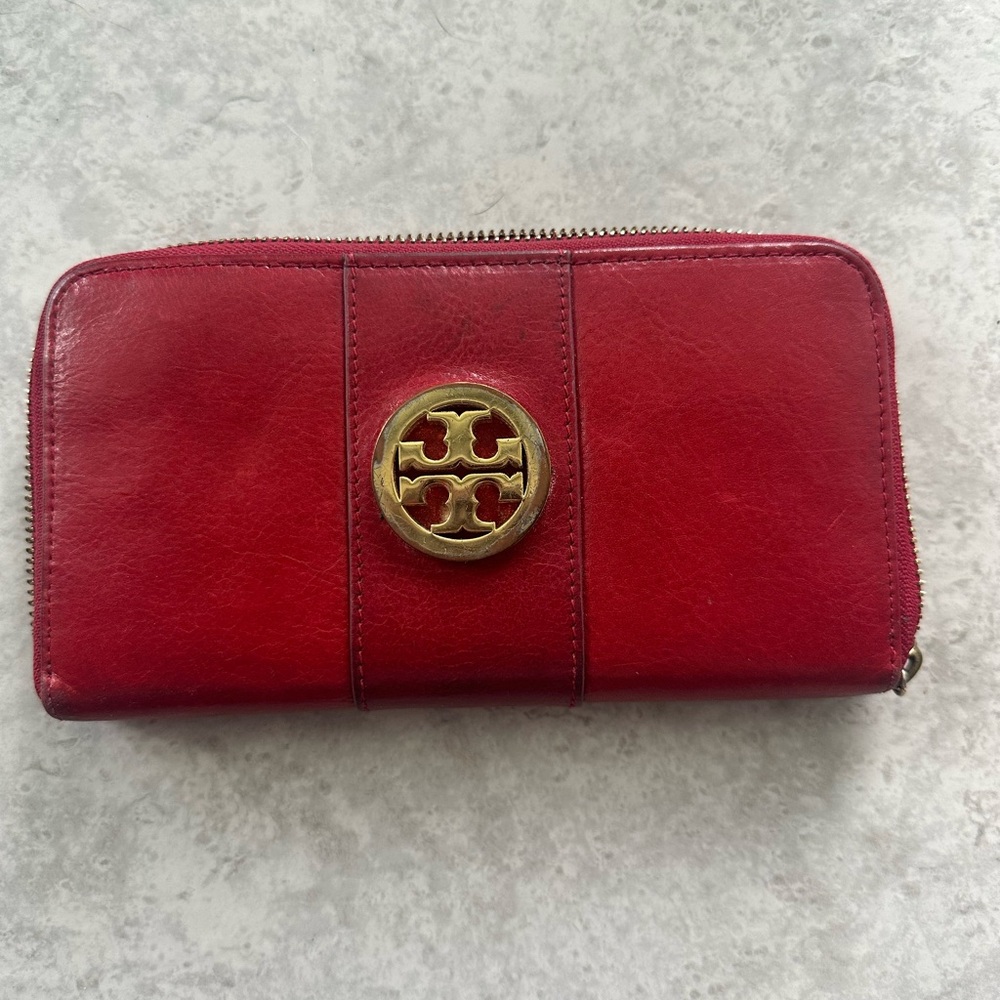 Red Tory Burch Wallet- USED condition- broken zipper